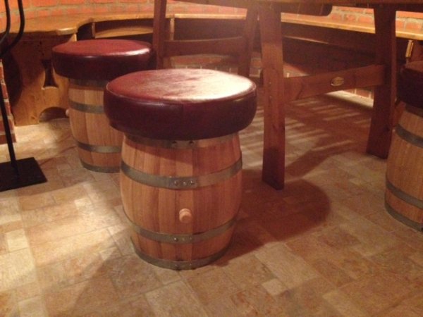 Fassbursche-Sitzhocker mit oder ohne Ledersitzkissen