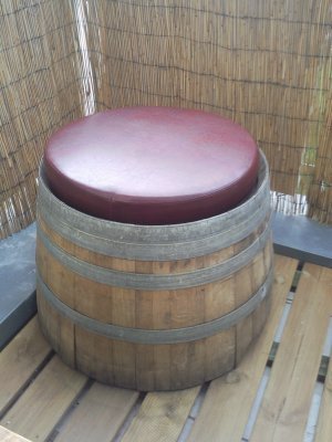 Fassprinzen - Fass - Sitzhocker Höhe 40-46cm, Durchmesser unten 69cm, Durchmesser oben 58cm.