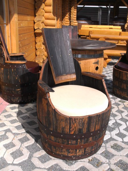 Bourbon - Whiskyfasssessel mit Handlehnen fertig aufgearbeitet Fass - Stuhl Eichenfass Whiskyfass Fasssitiz