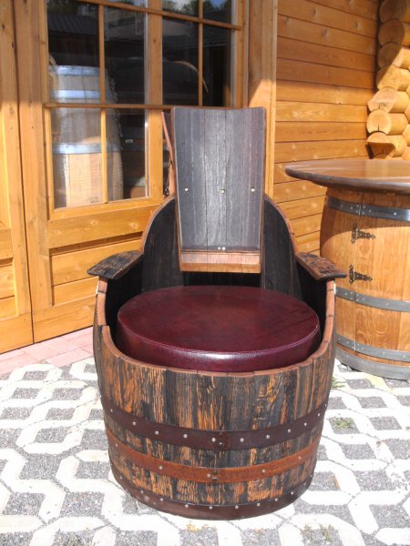 Bourbon - Whiskyfasssessel mit Handlehnen fertig aufgearbeitet Fass - Stuhl Eichenfass Whiskyfass Fasssitiz