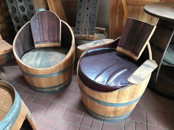 Botega - Weinfasssessel ohne Handlehnen fertig aufgearbeitet Fass - Stuhl Eichenfass Fassstiz