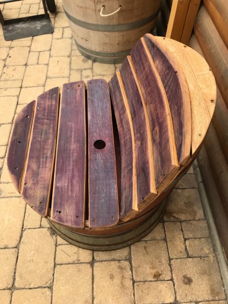 FASSSSTUHL- DELUXE Fasssessel fertig aufgearbeitet Fass - Stuhl Fassstiz Faßhocker Hocker aus gebrauchtem Eichenfass Weinfass