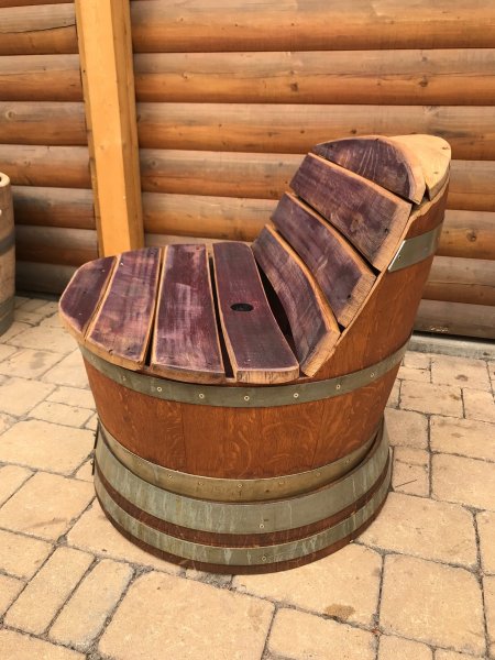 FASSSSTUHL- DELUXE Fasssessel fertig aufgearbeitet Fass - Stuhl Fassstiz Faßhocker Hocker aus gebrauchtem Eichenfass Weinfass