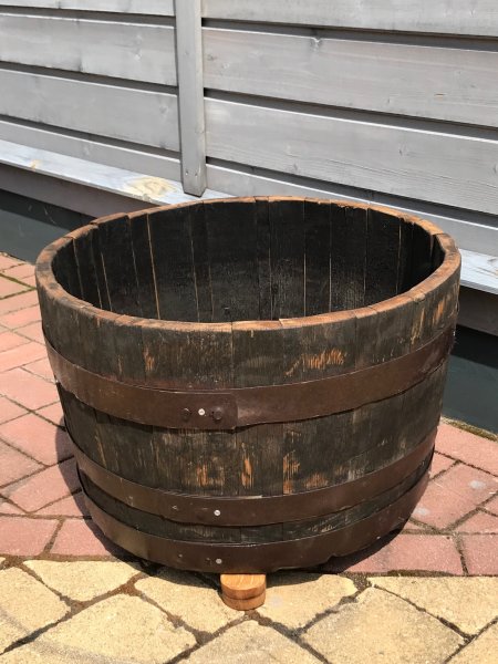 BKW60 ein 75 Liter Blumenkübel aus Whiskyfass D.oben 60 D.unten 55cm, H.38cm