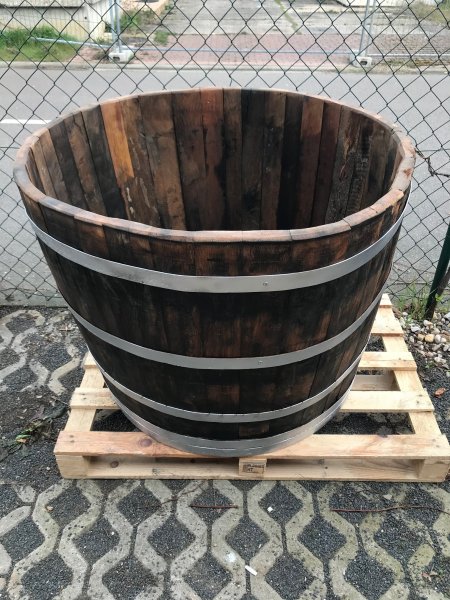 ca. 450 Liter gebrauchte Eichenfasshälfte D. ca.105cm, Höhe 80cm.