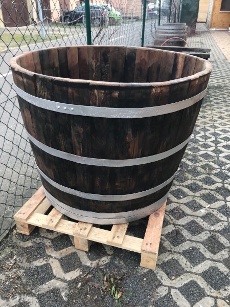 ca. 450 Liter gebrauchte Eichenfasshälfte D. ca.105cm, Höhe 80cm.
