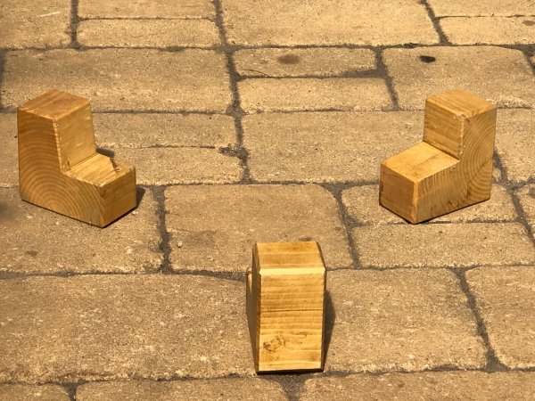 3-er Set - Fichtenholz - Eckfüße als Untersetzer für Fass - Blumenkübel oder Fass & Fass - Regentonne