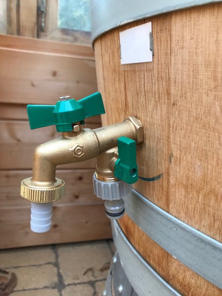 3/4-Zoll Messing-Auslaufhahn mit 2 x Auslauf davon 1 x absperrbar für Fass-Regentonne