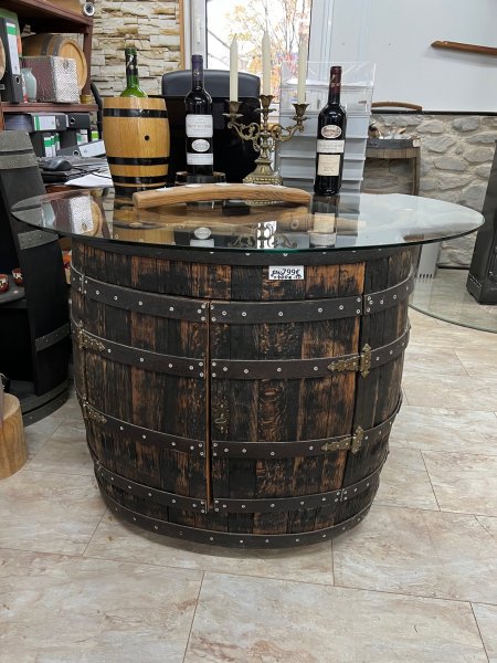 Fasskönigbar aus ovalem 300L gebrauchtem Eichenfass dunkel mit Zwischenboden, Schloß und ESG-Tischplatte Einzelstück