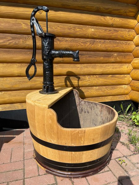 115 Liter Fassbrunnen mit funktionsfähiger großen Schwengelpumpe , Fass - Regentonne Miniteich