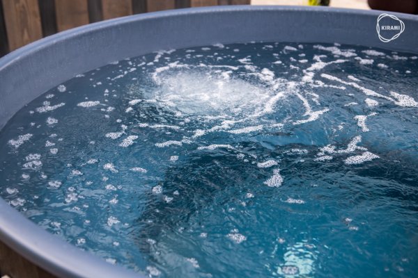 Premium Steady M Flow mit Water Jets (Wassertherapiedüsen) inklusive 3KW-Elektroheizung + optional Holz - Außenofen neues rundes Badefass mit Kunststoffeinsatz