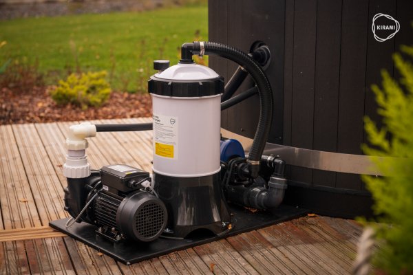 Premium Steady M Flow mit Water Jets (Wassertherapiedüsen) inklusive 3KW-Elektroheizung + optional Holz - Außenofen neues rundes Badefass mit Kunststoffeinsatz