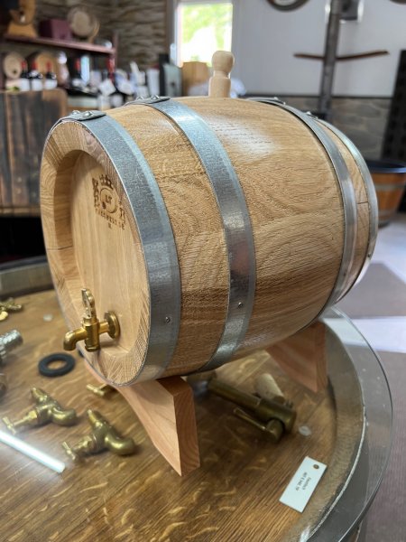 3 Liter Eichenfass innen roh, außen lackiert und geschmackgebend Böttcherware Schnapsfass Weinfass Whyskifass Holzfass