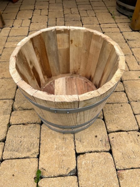 BKK40 ca. 25 Liter Blumenkübel aus neuem Kastanienholz Olivenbaum Fass Pflanzfass Holzfass Kastanienfass Pflanzkübel