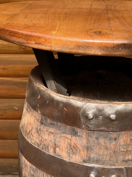 Einmaliges Einzelstück massiver Bierfasstisch-Rustika Tischplatte D.90cm, Gesamthöhe 110cm