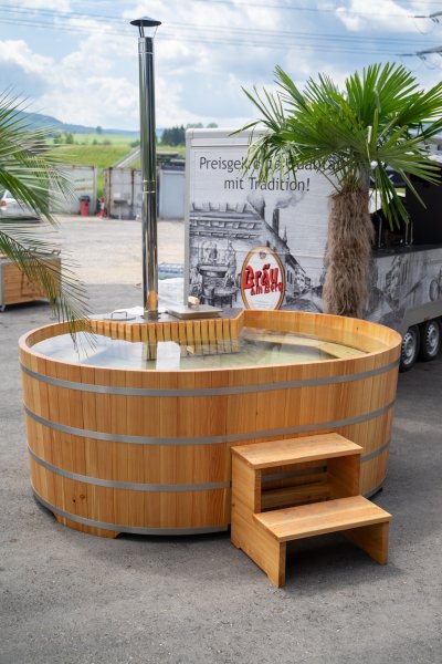Badefass oval 2 x 2,5m aus Lärchenholz, innen und außen geölt, vier nachspannbare Edelstahlreifen mit Ab und Überlauf