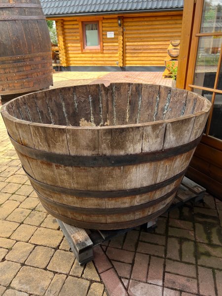 Ca. 700 Liter Eichenfasshälfte Durchmesser 150cm und Höhe 76cm als Miniteich Pflanzenkübel Saunatauschbecken