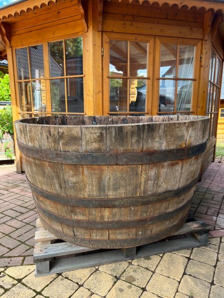 Ca. 700 Liter Eichenfasshälfte Durchmesser 150cm und Höhe 76cm als Miniteich Pflanzenkübel Saunatauschbecken