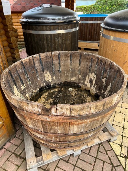 Ca. 700 Liter Eichenfasshälfte Durchmesser 150cm und Höhe 76cm als Miniteich Pflanzenkübel Saunatauschbecken