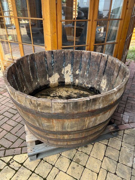Ca. 700 Liter Eichenfasshälfte Durchmesser 150cm und Höhe 76cm als Miniteich Pflanzenkübel Saunatauschbecken