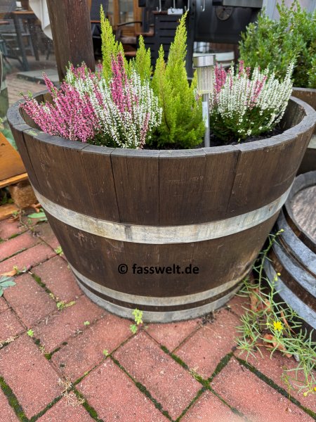 2 x 115 Liter Barrique dunkle Eichenfasshälfte mit D.70cm,H.45-47cm Blumenkübel Eichenfass Holzfass Miniteich Wasserfass Regentonne