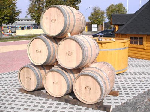 4-er Set - Dreieck - Keile aus Fichtenholz als Fasssicherung für ein liegendes Fass bzw. bei Fass - Pyramidenaufstelleung ausreichend für ein Fässer