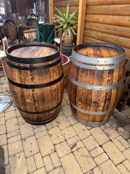 225 Liter ausgesuchtes auch für Möbel fertig aufgearbeitetes gebrauchtes Barriquefass Eichenfass Weinfass Holzfass Wasserfass Dekofass
