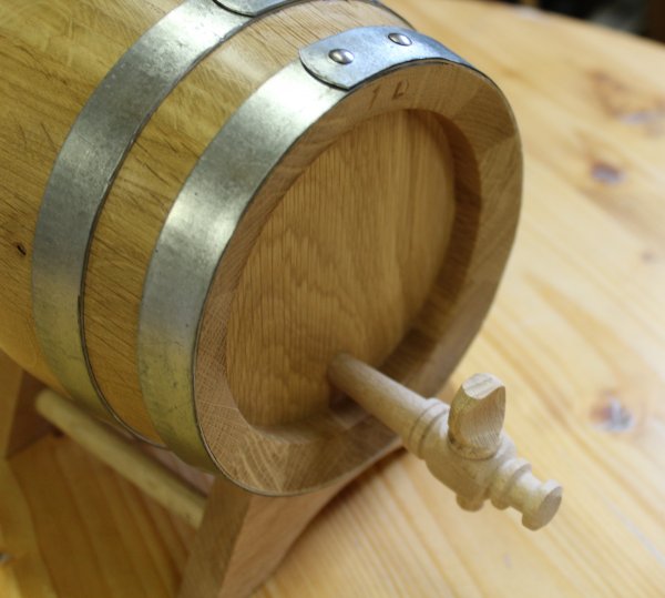 1 Liter Eichenfass innen roh, außen lackiert und geschmackgebend Böttcherware Schnapsfass Weinfass Whyskifass Holzfass