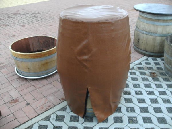 300 L Weinfass mittlere Regentonne aus gebr. Eichenfass ohne Deckel Wasserfass Holzfass Regenfass Tonne