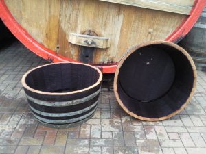 80 Liter gebrauchte Barrique-Eichenfasshälfte mit D.68cm,H.20cm