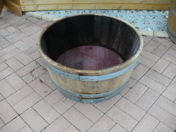 100 Liter gebrauchte Eichenfasshälfte mit D.70/73cm, H.35cm