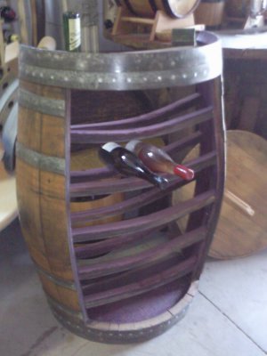 Halbbarfasstisch mit BURGUNDER-Weinregaleinsatz