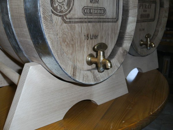 15 Liter ovales Eichenfass innen roh und geschmackgebend Böttcherware Schnapsfass Weinfass Whyskifass