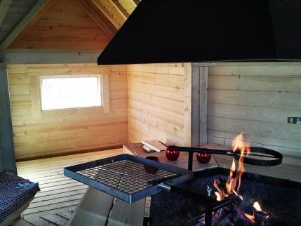 GKF165E1 16,5 m2 Grillkota mit Erweiterungsanbau 1,69 x 1,69 m, Fichte für ca. 14 Personen