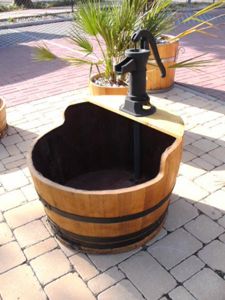 100 Liter Fassbrunnen Fass-Regentonne mit Schwengelpumpe und elektrishe Kreiselpumpe