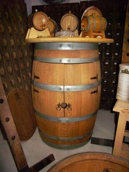 Fassköniginbar aus 225/300 Liter gebrauchtem Barrique-Eichenfass