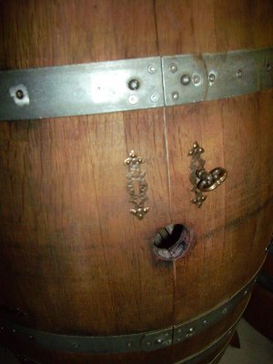 Fassköniginbar aus 225/300 Liter gebrauchtem Barrique-Eichenfass