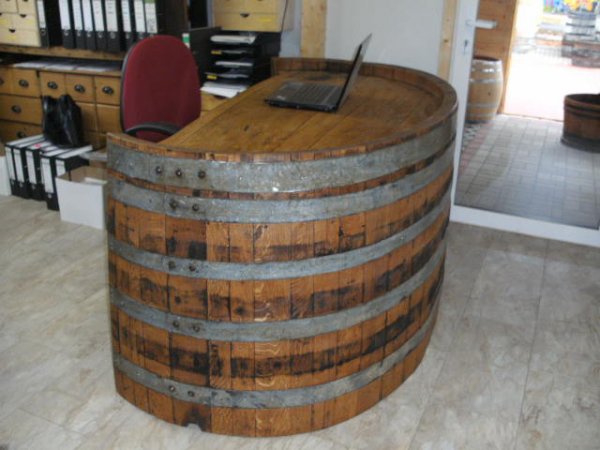 Office - Fasstisch RUSTIKA-HELL aus ovalem massiven Eichenfass mit ca. 5cm Holzstärke