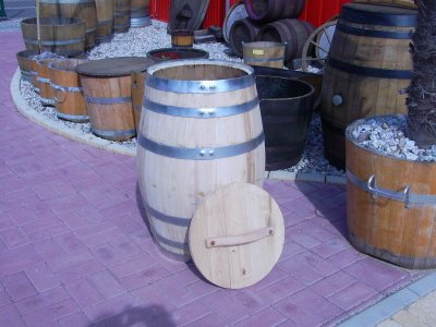 150 Liter Weinfass Regentonne mit Deckel und Griff aus neuem Kastanienholzfass H.79cm, D.57cm Fass Holzfass Regenfass Wasserfass