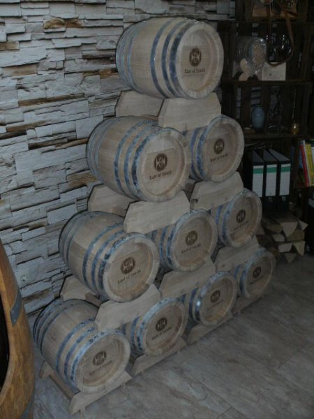 Pyramide aus 3 x 10L Eichenfass innen roh Böttcherware Schnapsfaß Holzfass Whyskifass Eichenholzfass