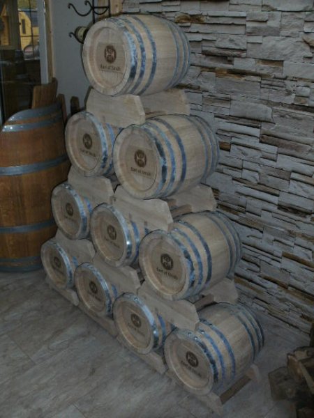 Pyramide aus 3 x 10L Eichenfass innen roh Böttcherware Schnapsfaß Holzfass Whyskifass Eichenholzfass