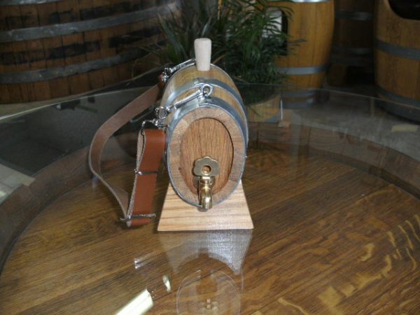 0,5 Liter Bernhardiner ovales Holzfass innen roh Eichenfass Fass Schnapsfass Whyskifass