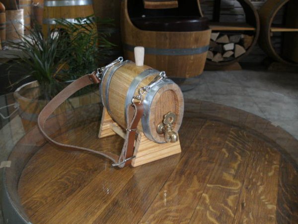 0,5 Liter Bernhardiner ovales Holzfass innen roh Eichenfass Fass Schnapsfass Whyskifass