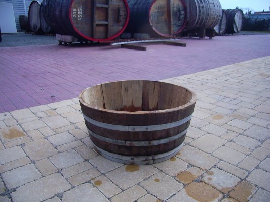100 Liter gebrauchte Barrique-Eichenfasshälfte mit D.82cm,H.31cm
