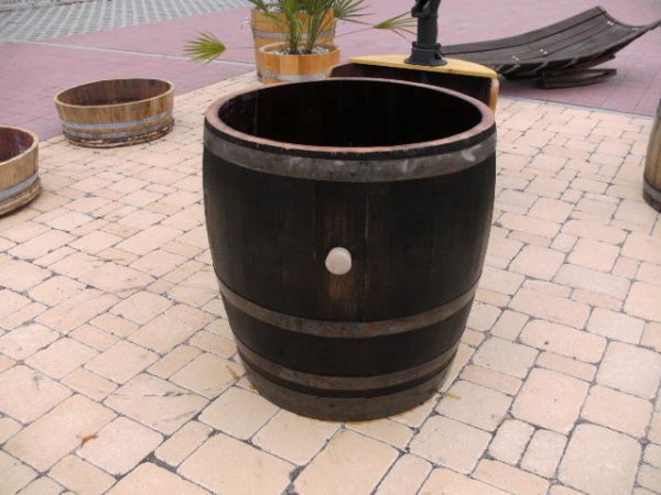 240 Liter dunkles Weinfass Regentonne aus gebrauchtem Eichenfass Holzfass Pflanzkübel Pflanzenkübel Wasserfass Miniteich