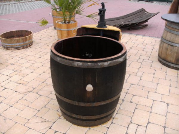 240 Liter dunkles Weinfass Regentonne aus gebrauchtem Eichenfass Holzfass Pflanzkübel Pflanzenkübel Wasserfass Miniteich