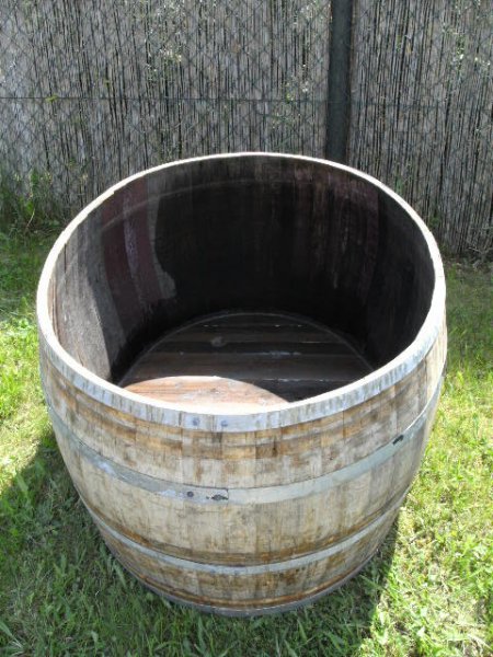 300Liter Eichenfasshälfte Durchmesser 120x90cm und Höhe 45cm.