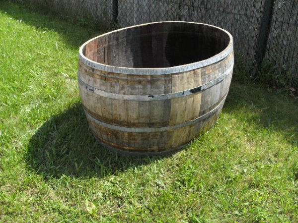 300Liter Eichenfasshälfte Durchmesser 120x90cm und Höhe 45cm.