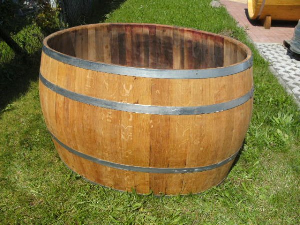 300Liter Eichenfasshälfte Durchmesser 120x90cm und Höhe 45cm.