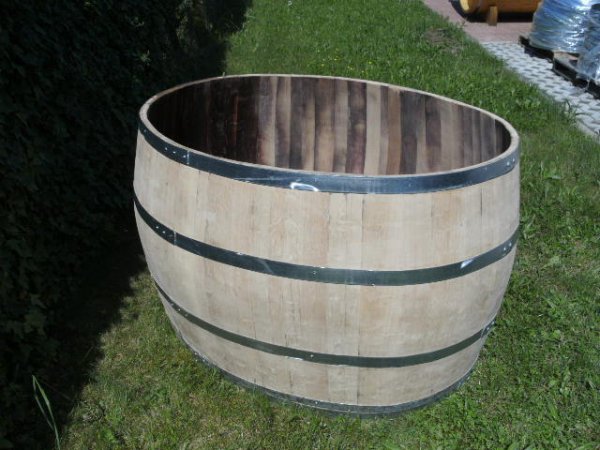 300Liter Eichenfasshälfte Durchmesser 120x90cm und Höhe 45cm.